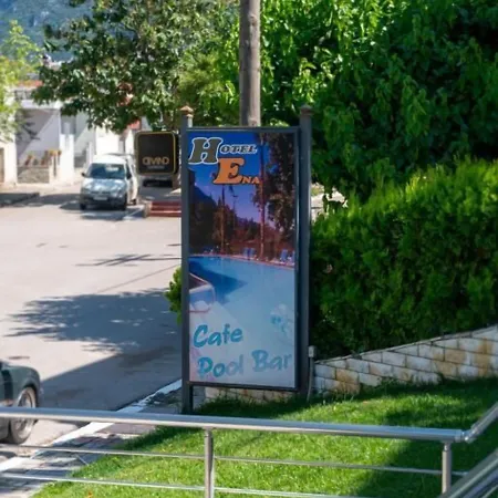 ένα 3*