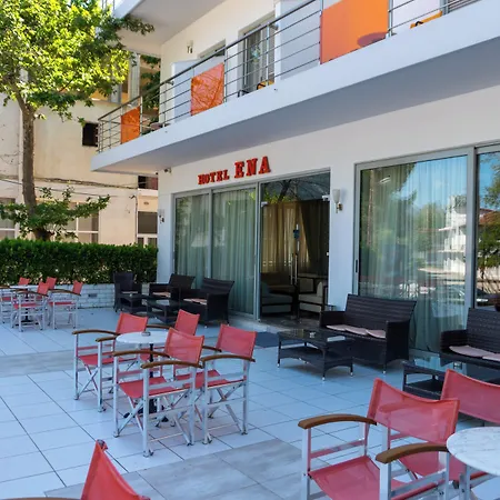 ένα Ξενοδοχείο Λουτρά Υπάτης
