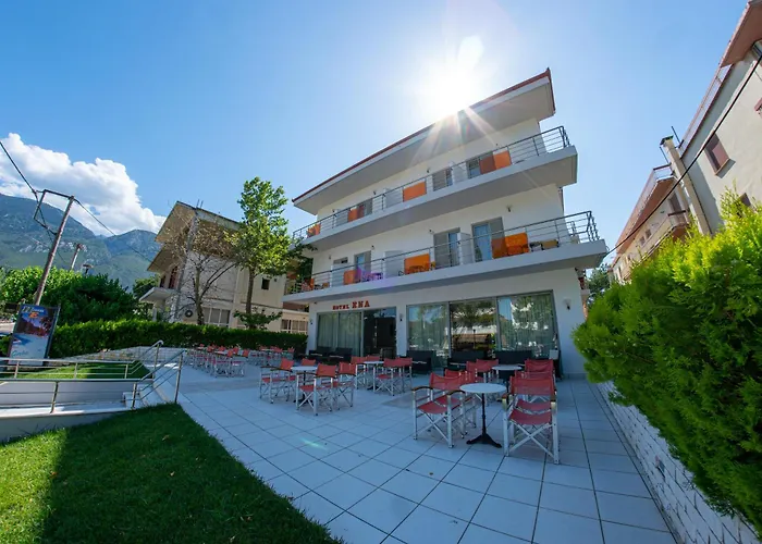 Ena Λουτρά Υπάτης