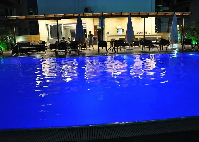 Ena Ξενοδοχείο 3*